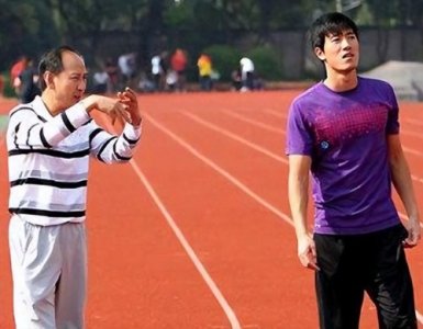 16年后再看刘翔:因比赛失利被质疑假摔,他到底做错了什么?