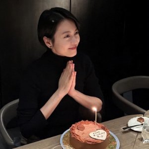 ​49岁梁咏琪庆生照状态惊艳！10岁女儿抢镜，古天乐李心洁罕见同框