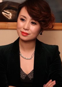 马丽票房破200亿,影史首位女主演!她是如何做到的?