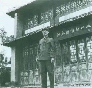 他离开队伍已有六年,但1955年因其资历较深,仍被授予上将军衔